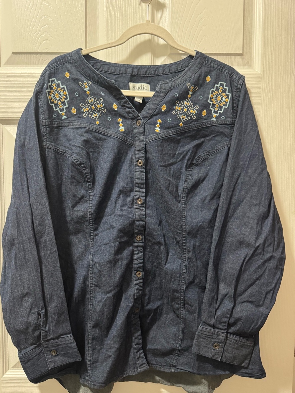 Studio Denim Button-Front Shirt with Yellow & White Embroidery - Blue